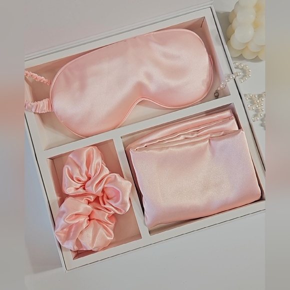 Luxury GIFT set 100% Silk Pillow Case, Sleeping Eye Mask, Scrunchies - Picture 11 of 13